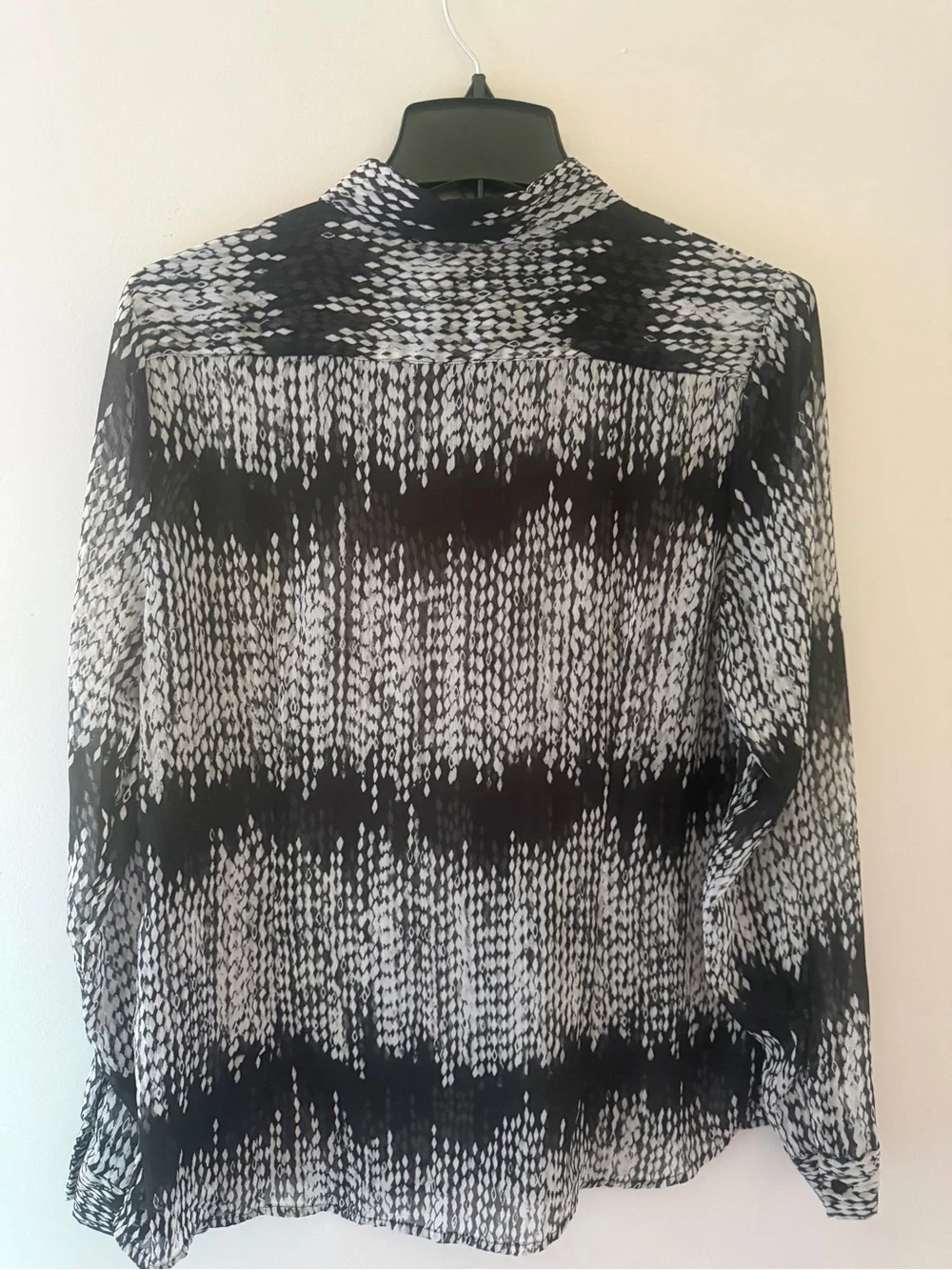 Banana Republic Black and White Patterned Lightweight Sheer Blouse size Large